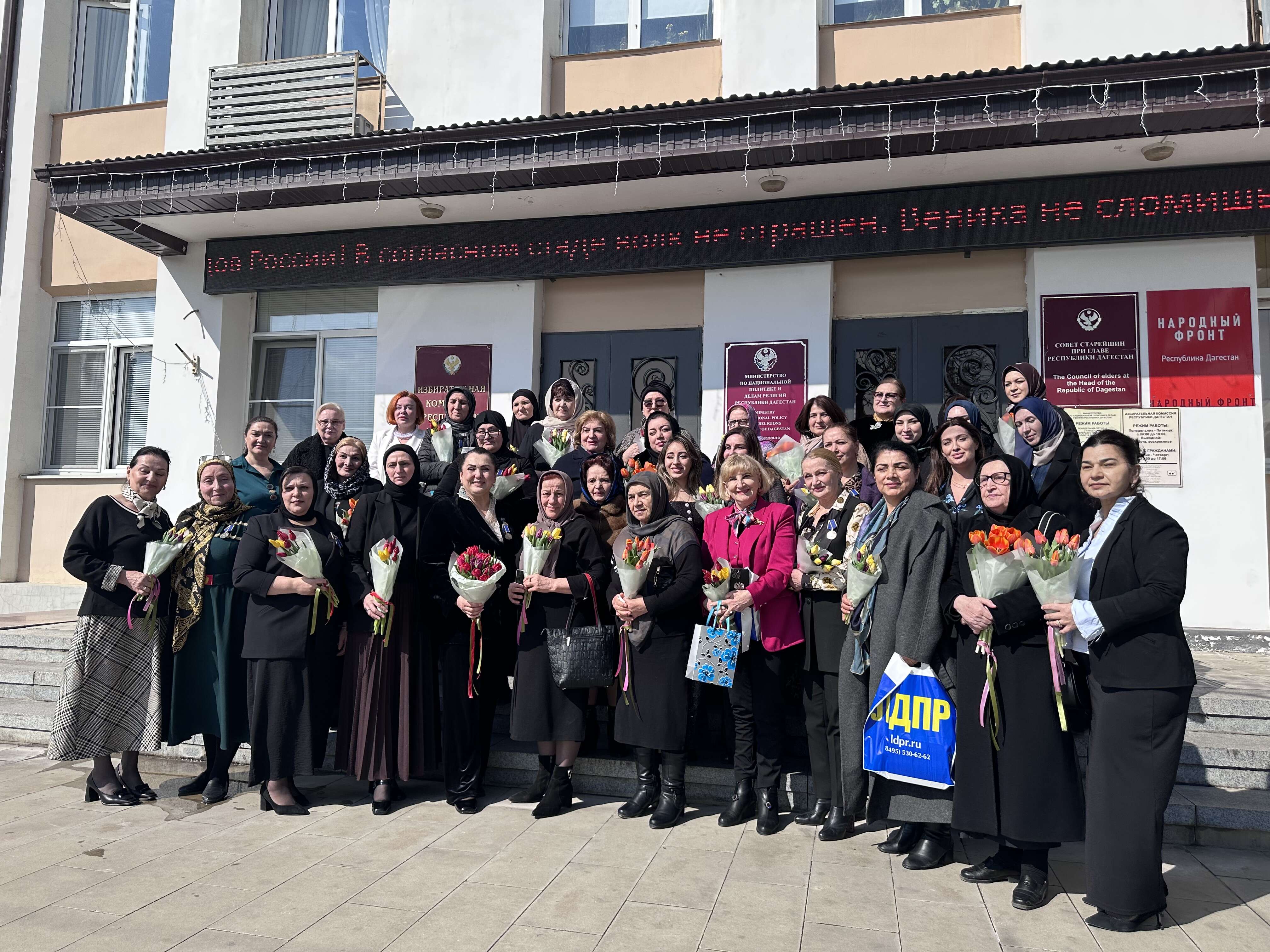 «В честь прекрасных дам» … Медаль «Слава матери защитника Отечества» вручили матерям участников СВО